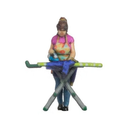 Noch 10425, Frau bügelt, Figuren / H0