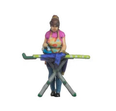 Noch 10425, Frau bügelt, Figuren / H0