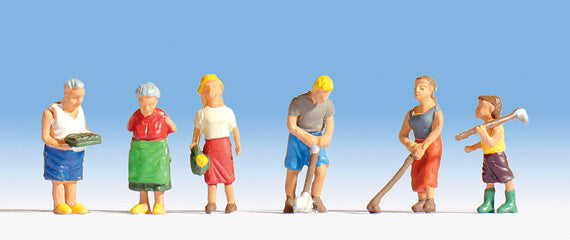 Noch, 15569 Familie im Garten, Figuren / H0