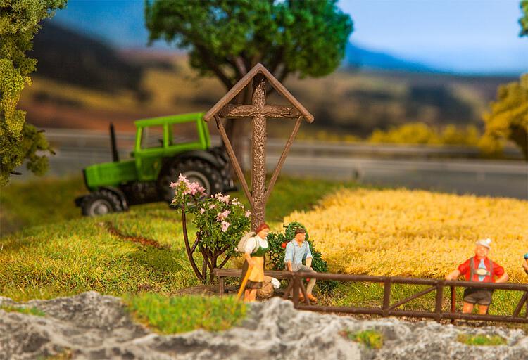 Faller 180935, 2 Marterl mit Bank, / H0