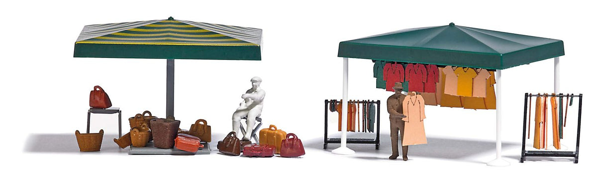 Busch 1825, Marktstände Kleidung, Koffer, Körbe, Bausatz / H0
