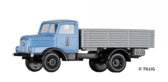 Tillig 19075, LKW H3A Hochbordpritsche, 'VEB Leuna-Werke', mit Beladung / TT