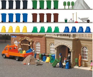BUSCH 1136 Müll-Set – Mülltonnen, Müllsäcke und Zubehör, Spur H0