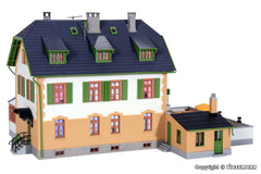 Kibri 38197, Gaststätte zur Eisenbahn, Bausatz / H0