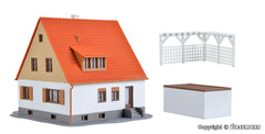 Kibri 38748, Einfamilienhaus mit Terrasse, Garage und Pergola, Bausatz / H0