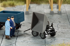 Auhagen 41676, Multicar M22 Hochbordkipper mit Kipplorenanhänger, Bausatz / H0