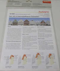 Auhagen 42499, Halbrelief-Hintergrundkulisse – 8 Kleinstadthaus-Fassaden / H0 - TT