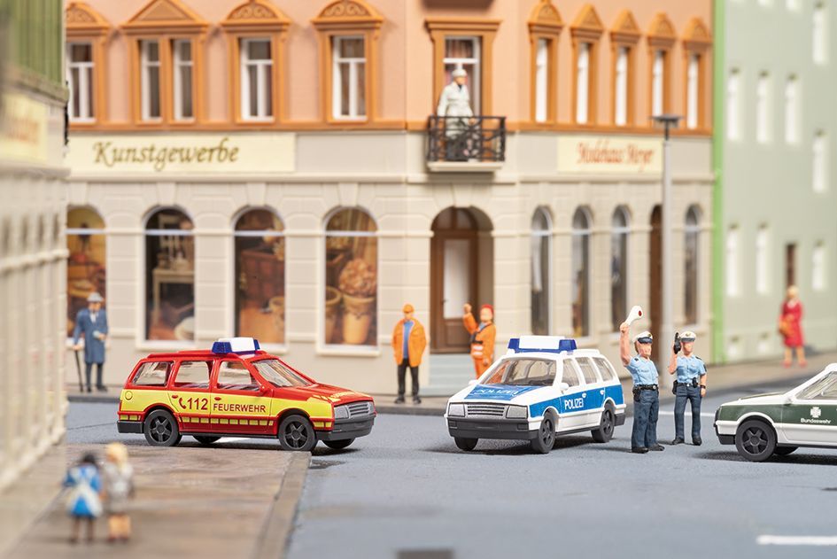 Auhagen 43691, PKW Kombi Einsatzfahrzeuge, Fertigmodelle / TT