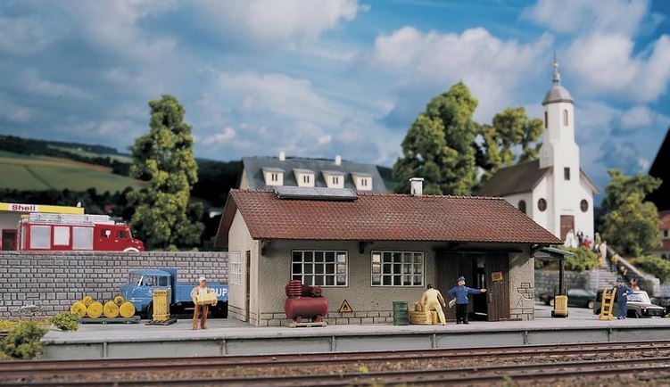 Piko 61824, Güterschuppen "Burgstein", / H0