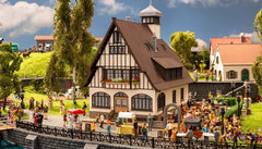 Noch 66401, Wirtshaus mit Biergarten, Bausatz / H0