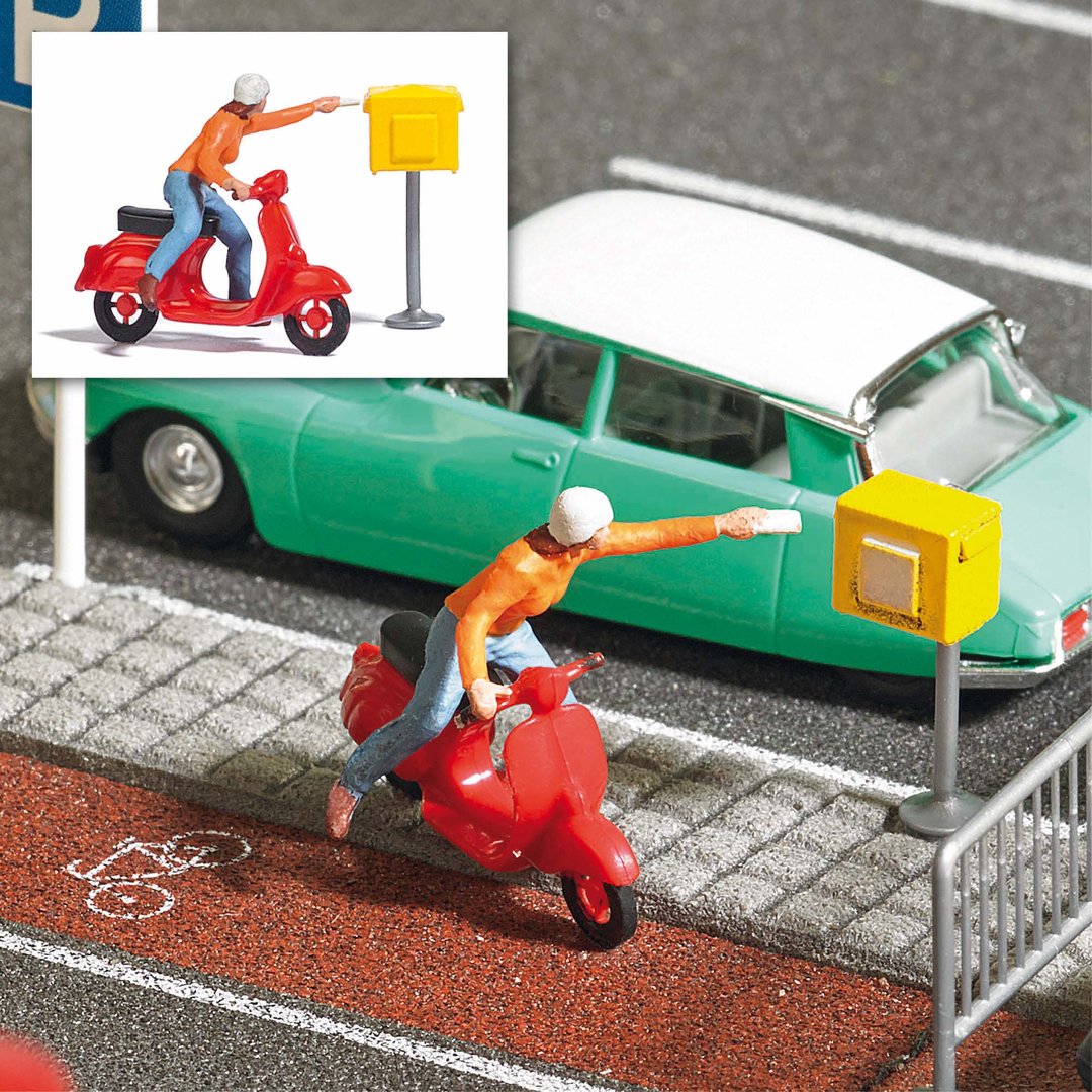 Busch 7886, Briefeinwurf, Frau mit Motorroller, Figuren / H0