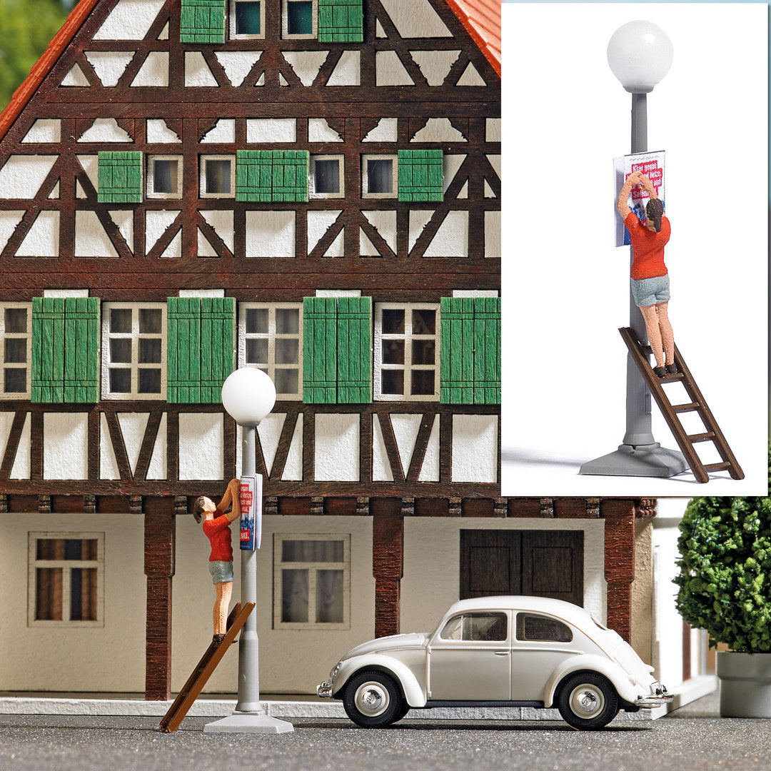 Busch 7908, Action-Set: Plakataufhängerin, / H0