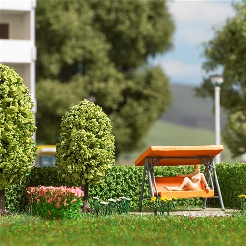 Busch 79827, Action Set: Gartenschaukel Anke / H0