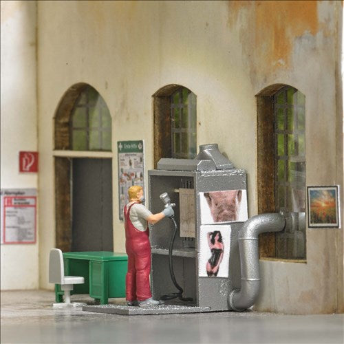 Busch 79905, Aktion-Set: Lackierer mit Kabine / H0
