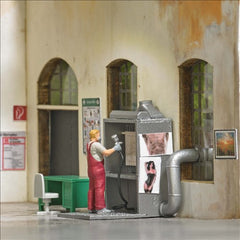Busch 79905, Aktion-Set: Lackierer mit Kabine / H0
