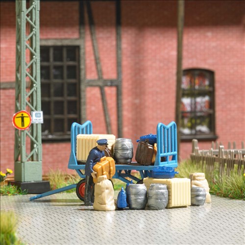 Busch 79910, Aktion-Set: Bahnsteigkarre beladen / H0