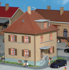 Kibri 8735, Haus Poststraße, Bausatz / H0