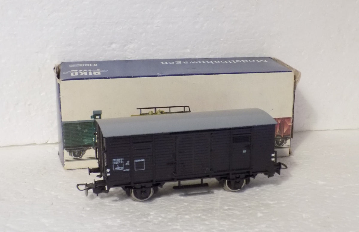 Piko DDR, 2achs Güterwagen, A&V / H0