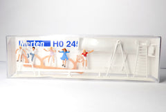 Merten 2454, Gerätespielplatz, Figuren / H0