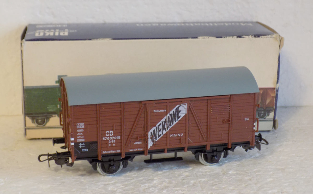 Piko / DDR, 2-achs Güterwagen WEKAWE der DB, A&V / H0