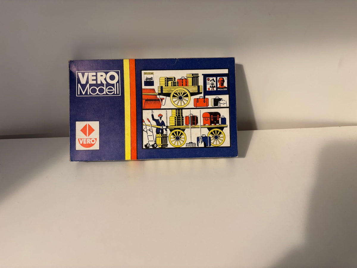 VERO,5457970/129/47004, Bahsteigausstattung , original verpackt und komplett / H0-TT