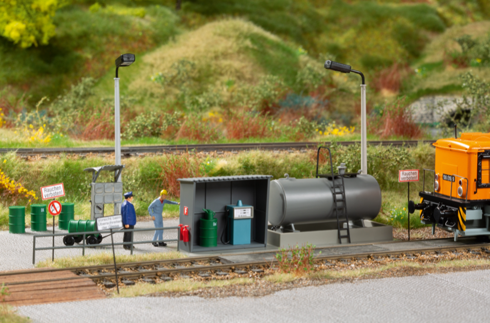 AUHAGEN 11469 Kleinlok-Tankstelle – Tankanlage für Rangier- und Betriebsbereiche, Spur H0