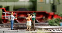 NOCH 16605 Funny-Scenes „Reporter Team“ – Reportergruppe mit Kamera und Mikrofon, Spur H0