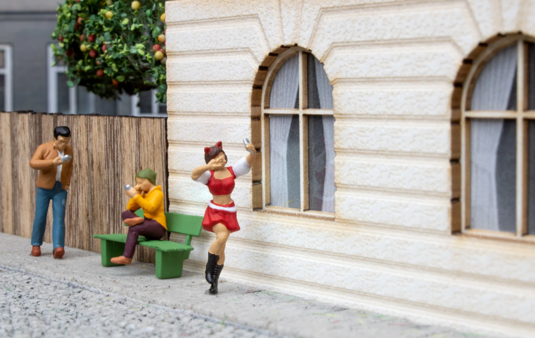 NOCH 16609 Funny-Scenes „Smombies“ – Smartphone-Nutzer, Spur H0