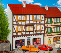 POLA G 331777, Stadt-Reliefhaus „Boutique“ / Spur G