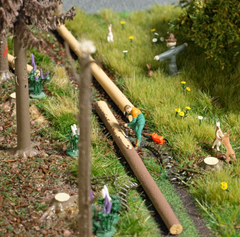 BUSCH 79881 Action Set „Baumschälung“ – Waldarbeiter mit Werkzeug, Spur H0, 1:87